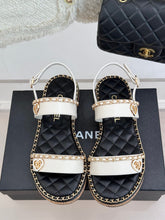 FLAT CHAIN HEART SANDAL IN WHITE LAMBSKIN